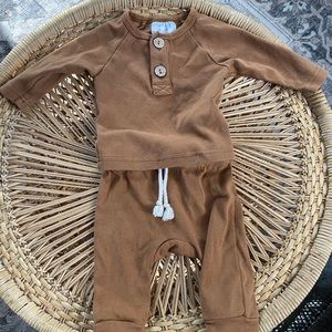 Mebie Baby long sleep rust lounge set